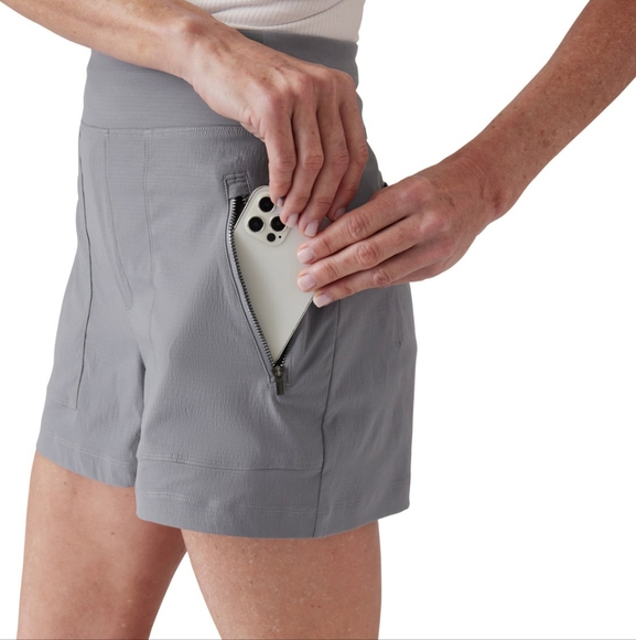 NWT Athleta Trekkie North Short S M 8 sold out Storm Cloud grey zip pockets - Picture 3 of 14